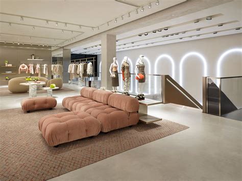 The article: FENDI OPENS ITS NEW BOUTIQUE IN DÜSSELDORF